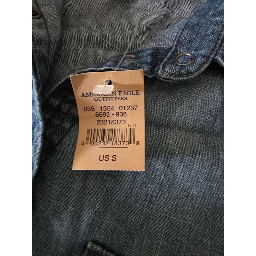 American Eagle Outfitters Boyfriend Fit Button Front Denim Shirt Size Small NWT - Picture 9 of 16